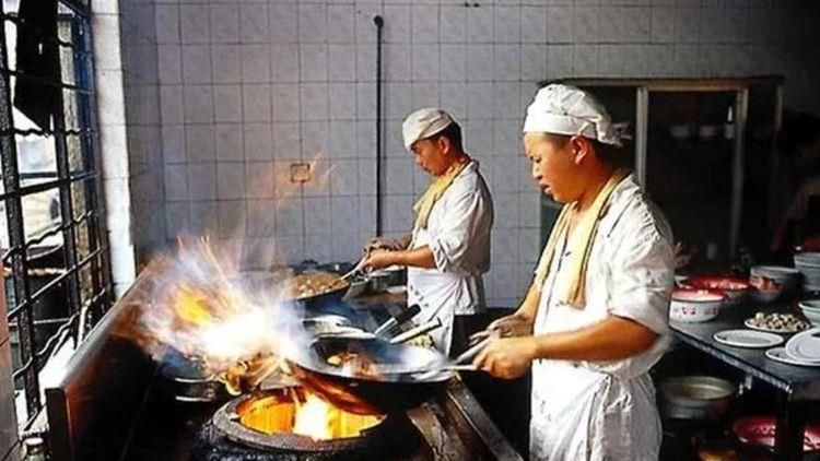 但就是死性不改，不但不改，反而还越玩越狠，要不是配货制度，他也不可能做上世界首富的位子。